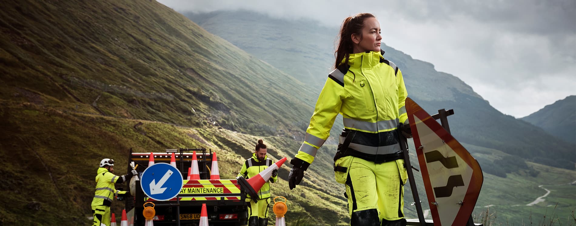 1900x745_highvis_women1-jpg