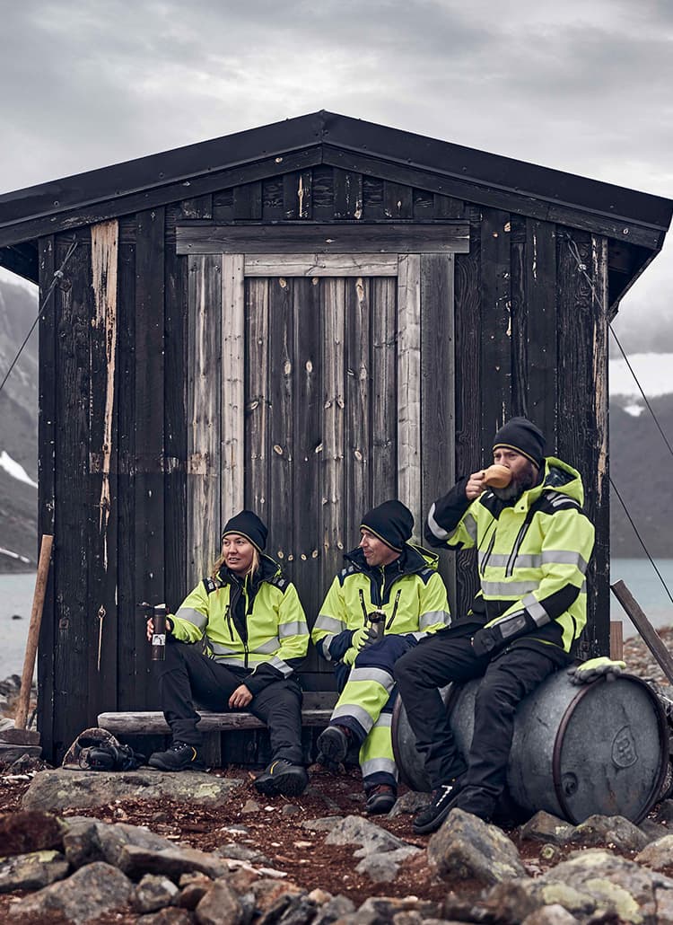 highvis_community_750x1030